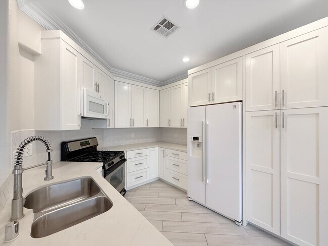 Foto del edificio - Great 3B/2.5BA House in Gated Community in...