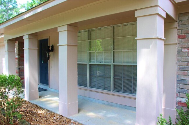 Building Photo - 14 Rockridge Dr