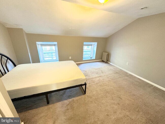 Building Photo - 4672 Umbria St