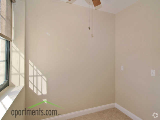 Sala de estar/estudio - Morganton Trading Company