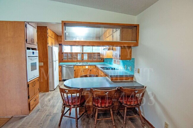 Building Photo - 3 Bedroom 1 Bath