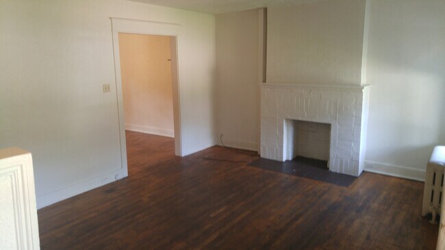 Sala de estar - 5512 Wilkins Ave