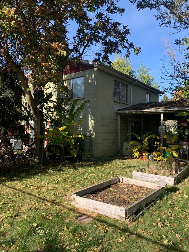 Foto principal - 613-613 1/2 N Locust St