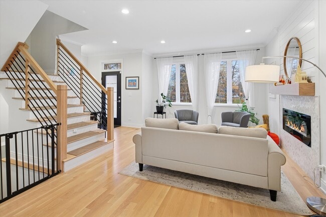 Foto del edificio - 5240 W Winnemac Ave