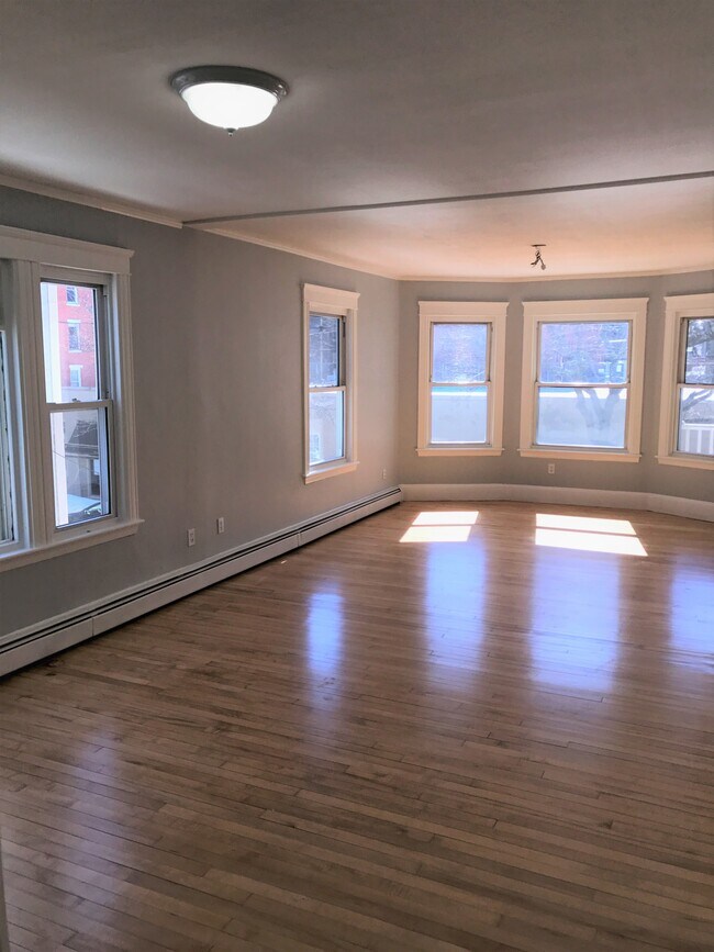 relucientes pisos de madera noble - 111 Grant St.