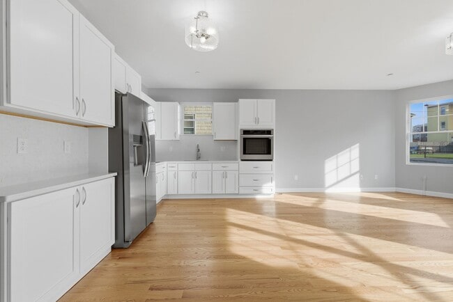 Building Photo - 19 Simon St