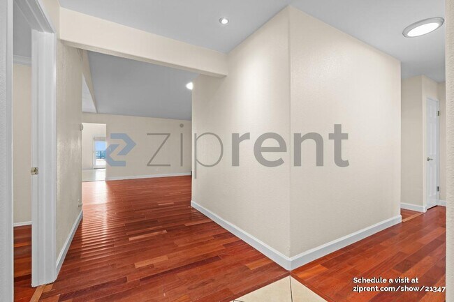 Foto del edificio - 112 Sunflower Ct