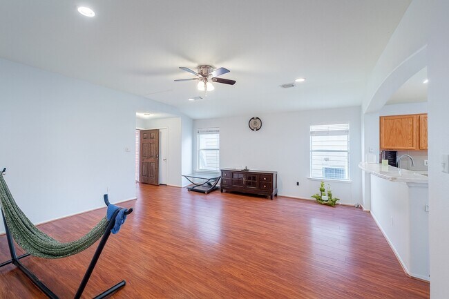 Foto del edificio - 18311 Olive Leaf Dr