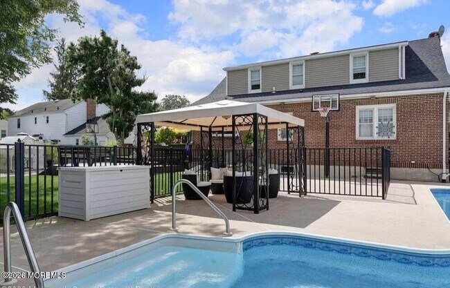 Foto del edificio - 1597 N Bay Ave