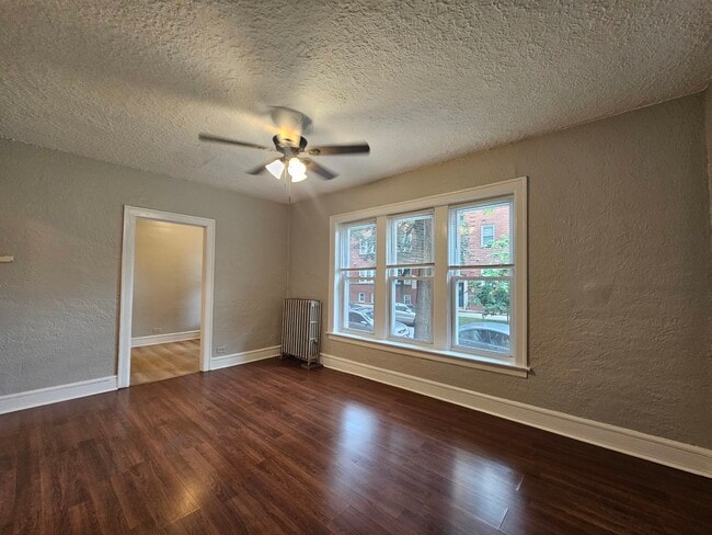 Building Photo - 3300 W Wilson Ave