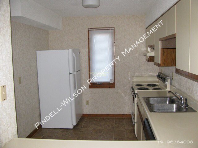 Building Photo - Top of the Pines Spacious Townhome