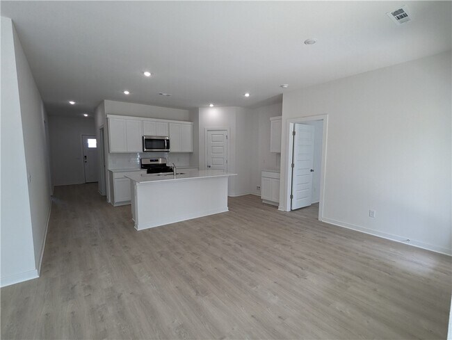 Building Photo - 2734 N Snowball Dr