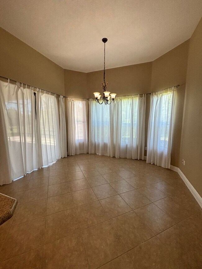 Building Photo - Beautiful 4 bedroom 4 and half bath home w...