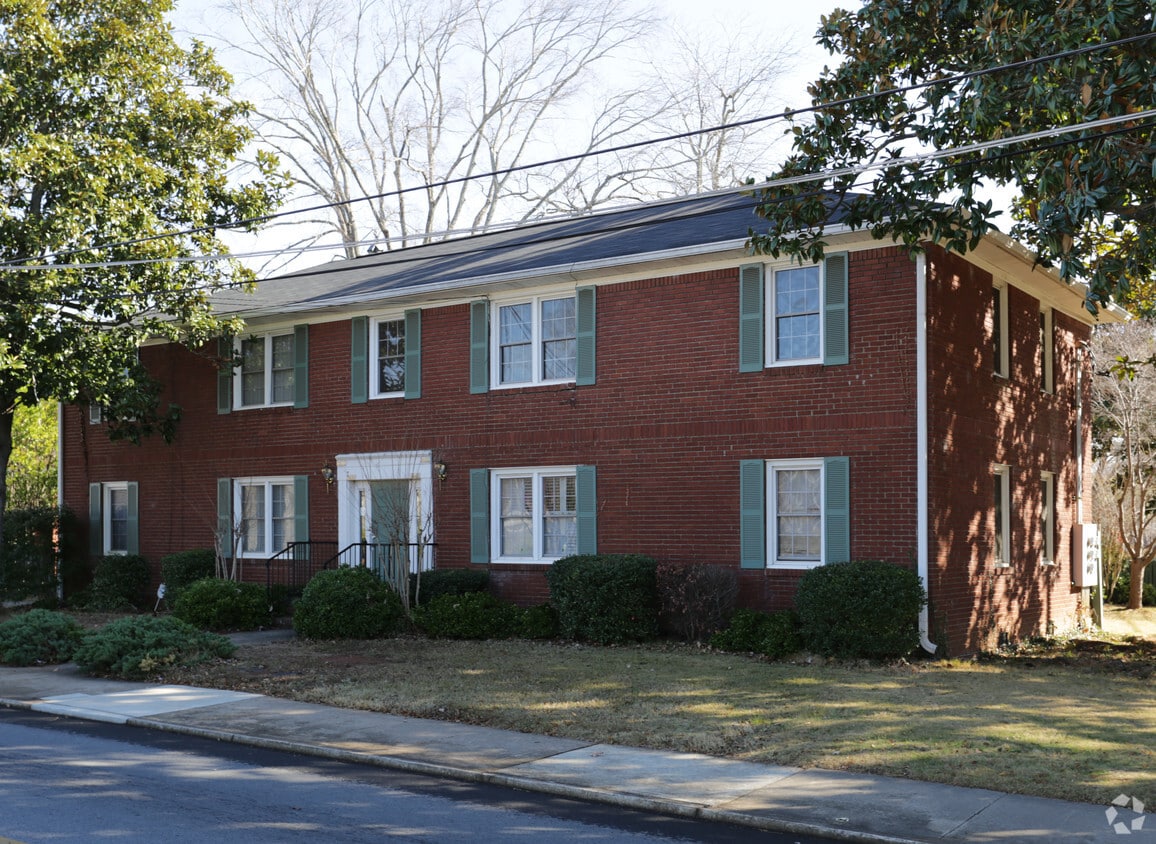 Cambridge Square Apartments in College Park, GA