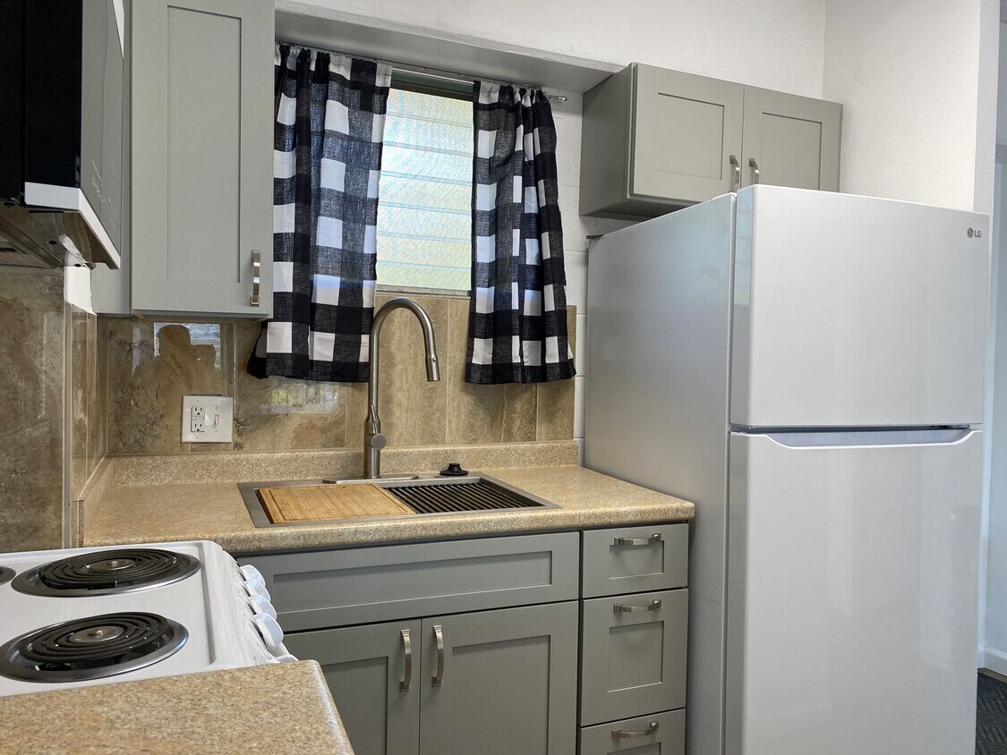 Foto principal - Freshly renovated, Wailuku - 2 bedrooms, 1.5 baths