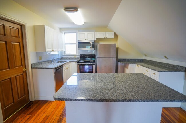 Foto del edificio - 72-72 1/2 E 14th Ave-SFH