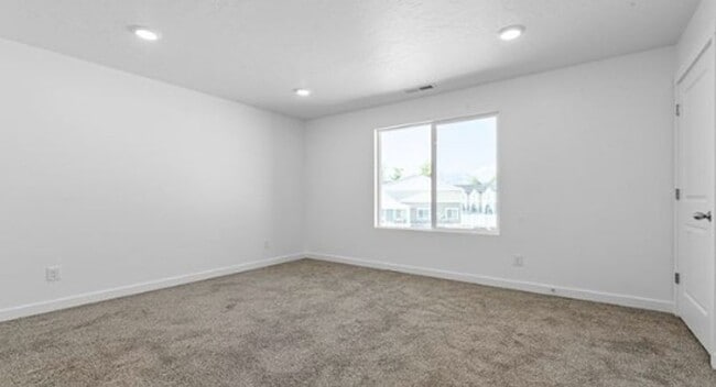 Building Photo - 543 May Dr