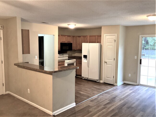 Building Photo - 166 Two Pond Loop
