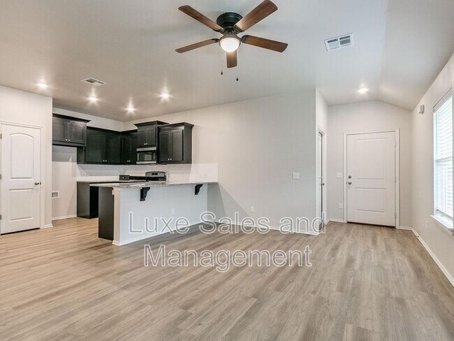 Building Photo - 8015 NW 105th Terrace