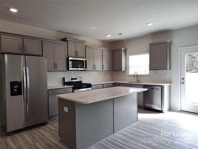 Foto del edificio - 1404 Secrest Cmns Dr