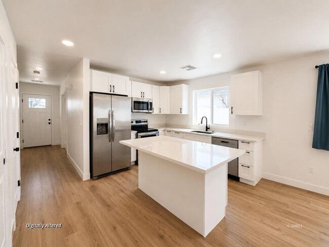 Building Photo - 1600 Kelson Pl