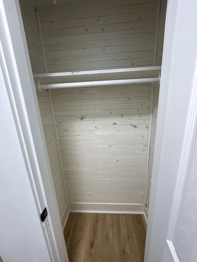 Building Photo - 803 W 23rd St