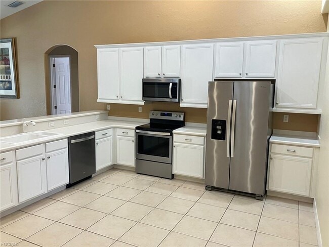 Foto del edificio - 8766 Tropical Ct