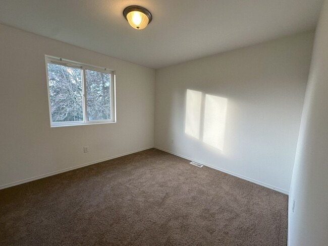Building Photo - Beautiful 4 Bedroom Home in Lake Stevens