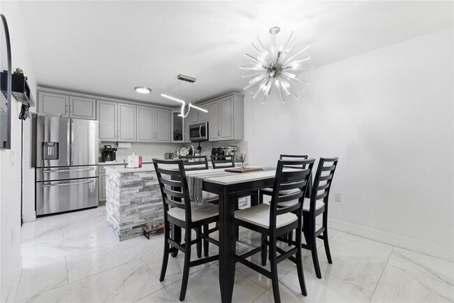 Building Photo - 1017 10th Way