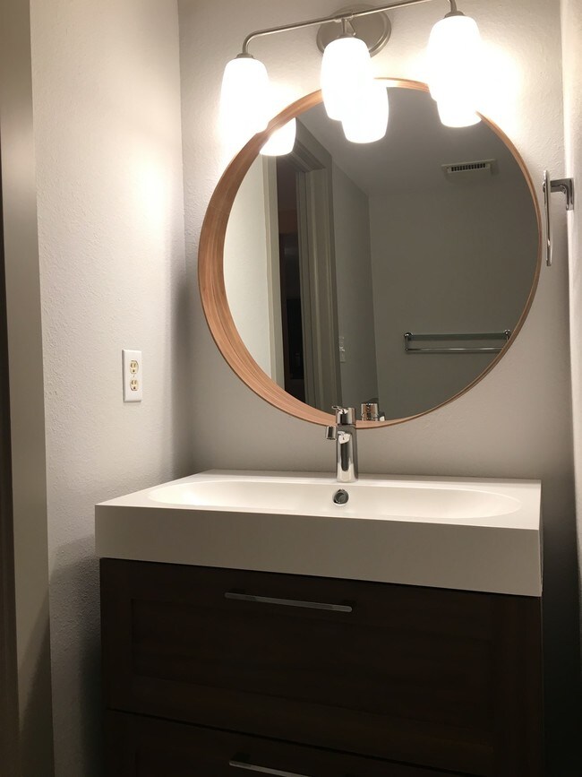 Foto del edificio - 2924 Ross Drive, Unit H23
