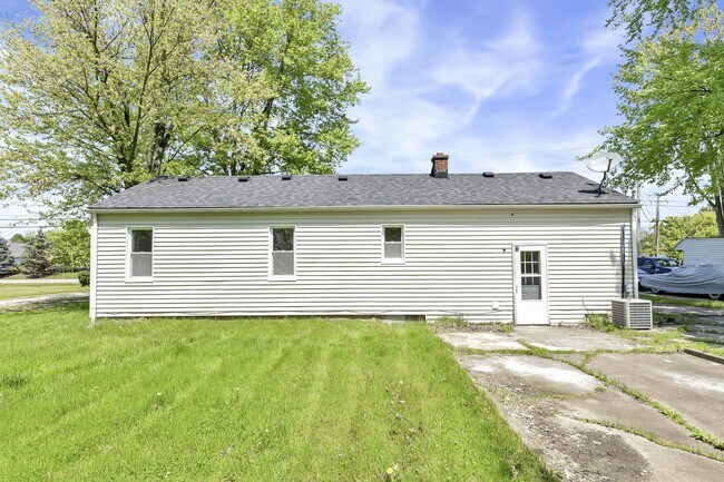 Building Photo - 33031 Bagley Rd