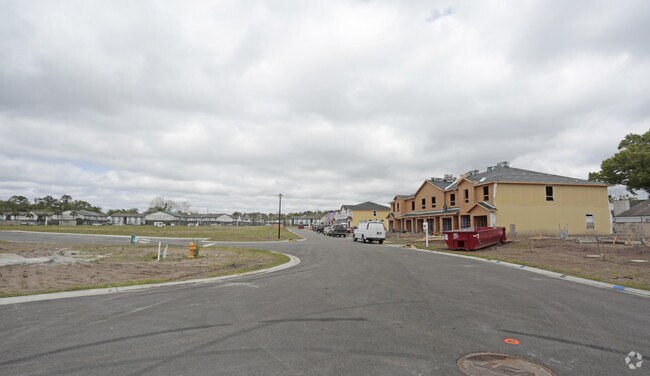 Foto del edificio - Century Lake Townhomes