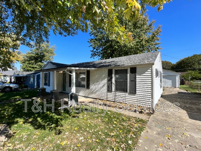 Building Photo - 1604 S Oakdale Dr