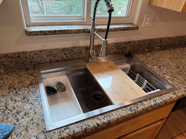 Foto del edificio - 16656 Pinecrest Ct