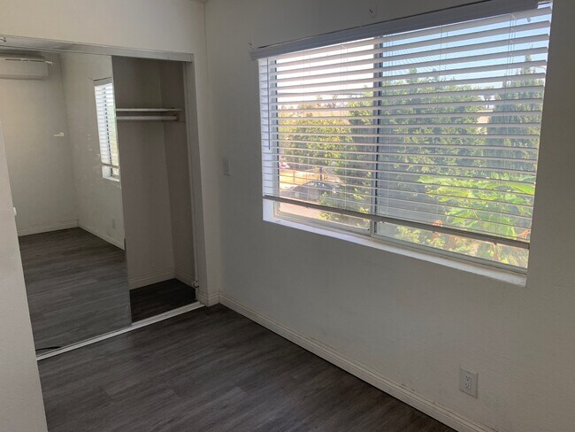 Foto del edificio - 1285 W 35th St