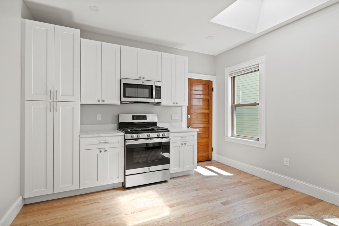 Primary Photo - 19 Taft St