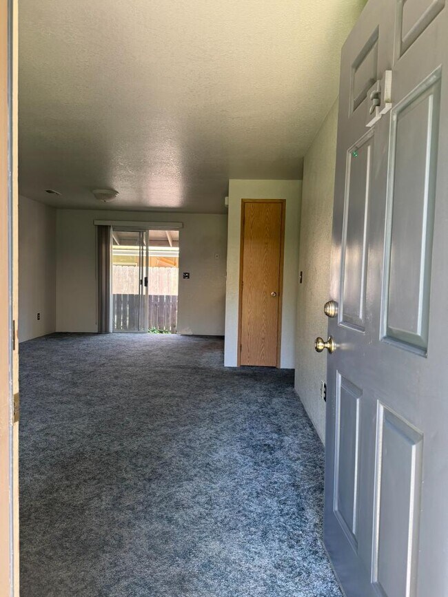 Foto del edificio - 300 Shafer Ln