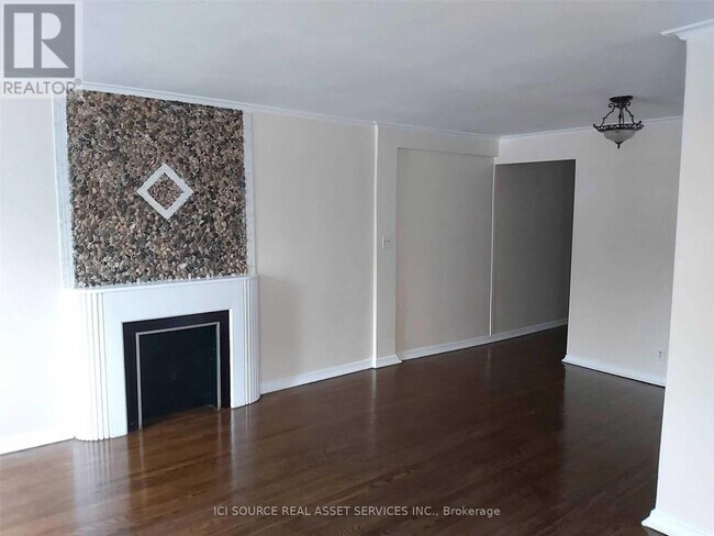 Photo du bâtiment - 707-707 Eglinton Ave W