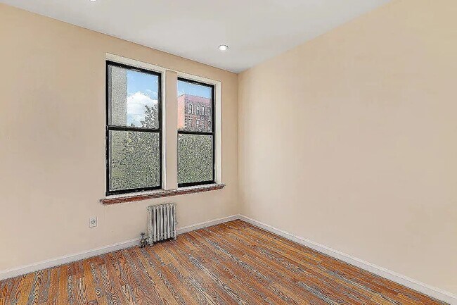 Foto del edificio - 619 E 5th St