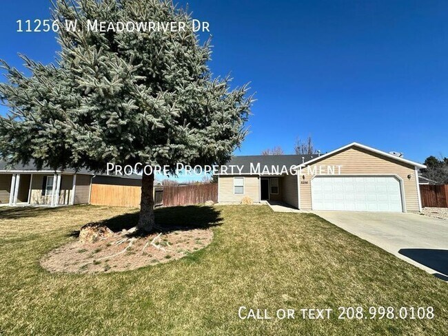 Building Photo - One story 3 bed/2 bath home with 2 car gar...