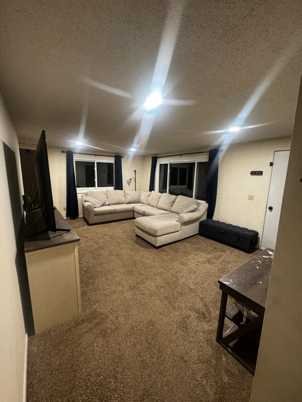 Building Photo - 2754 Phyllis Cir S