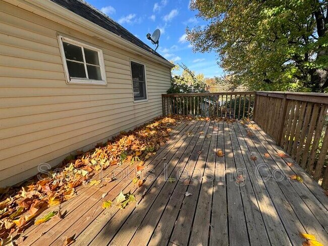Building Photo - 524 Ames Pl