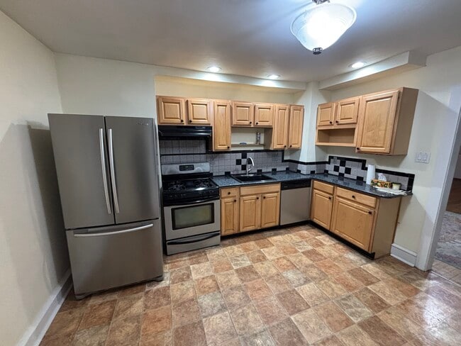 Building Photo - 614 Sampson Ave