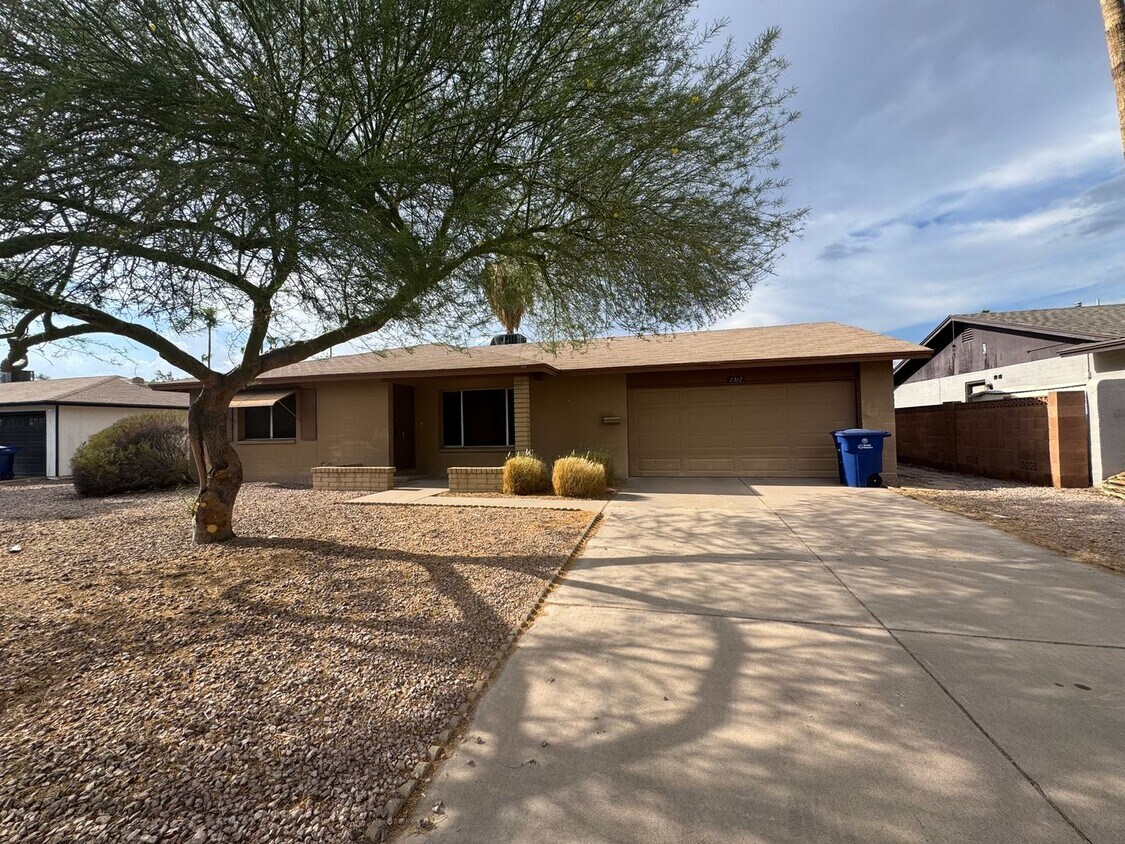 Foto principal - Spacious 3BR/2BA Home in Prime Tempe Locat...