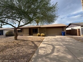 Building Photo - 2312 E Balboa Dr