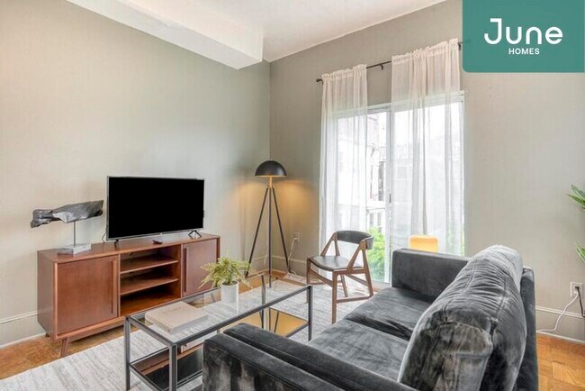 Foto del edificio - ROOM ONLY in 4-bed/2.0-bath Home