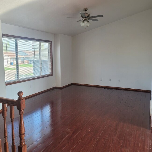 Building Photo - 3 bedroom, 2 bath, single family home.