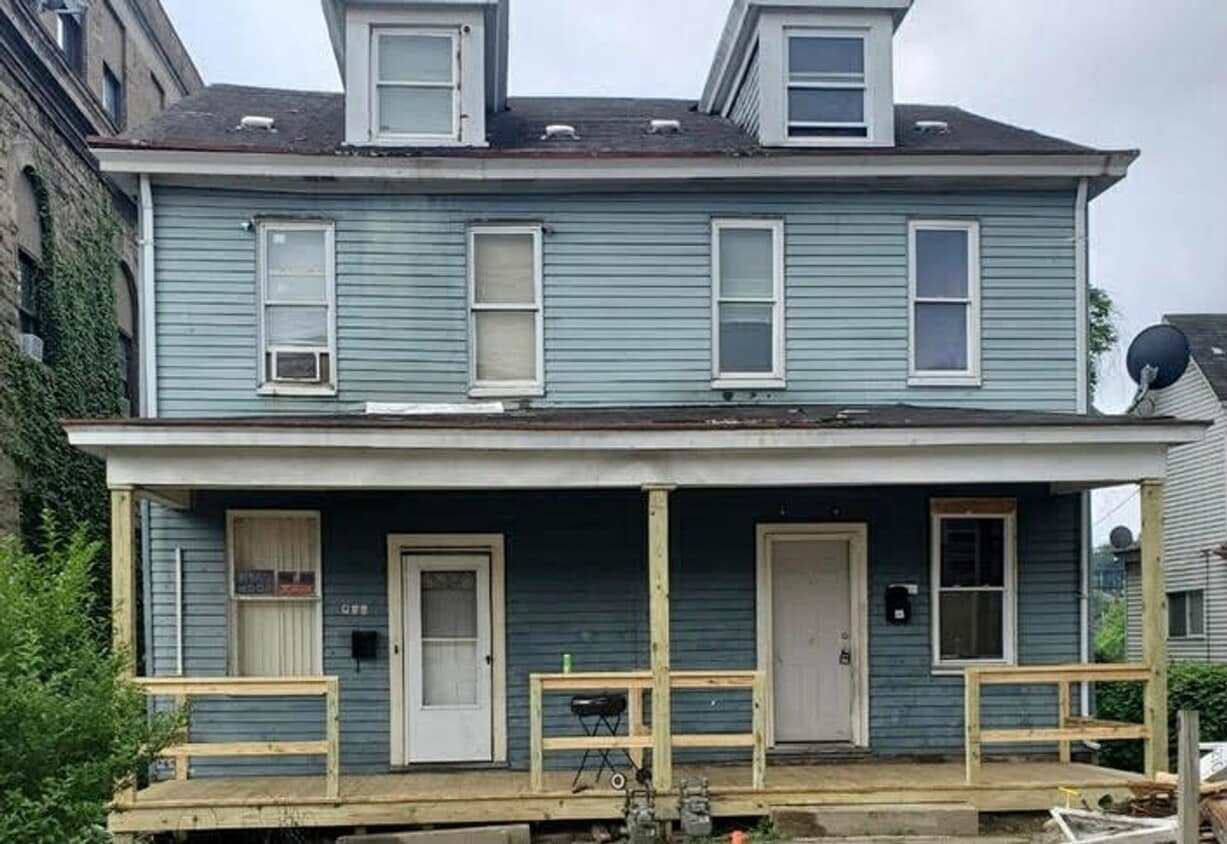 Primary Photo - NEWLY RENOVATED 3 BEDROOM IN THE HEART OF ...