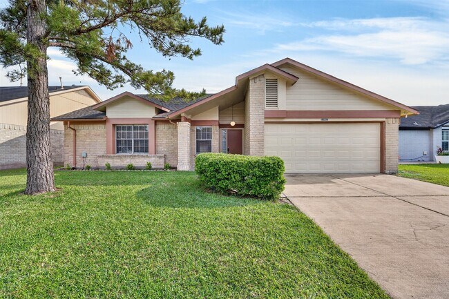 Building Photo - 12047 Plumpoint Dr