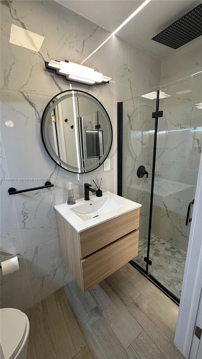 Foto del edificio - 3063 Center St